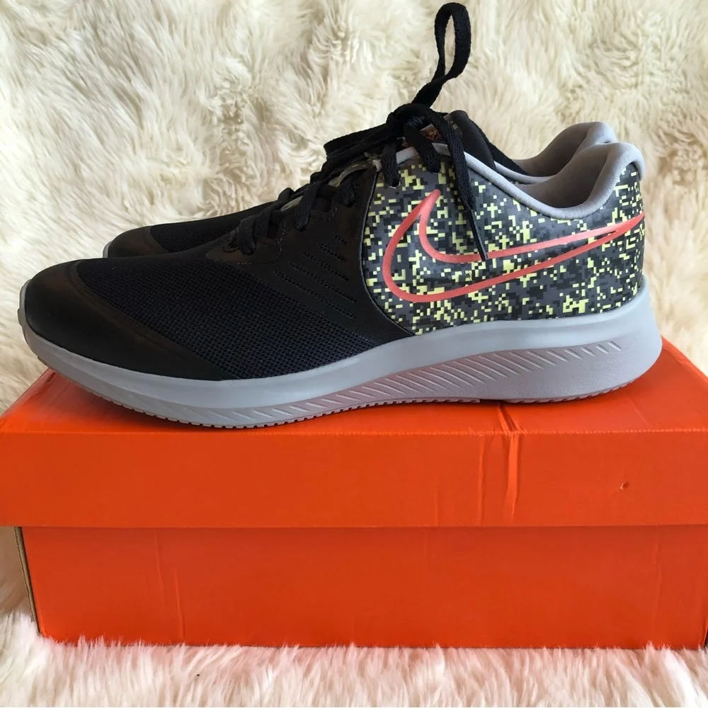 Nike Big Boys Star Runner 2 GS Sneakers | Digi | Size 7